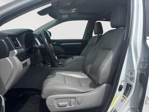 Blizzard Pearl 2017 Toyota Highlander XLE