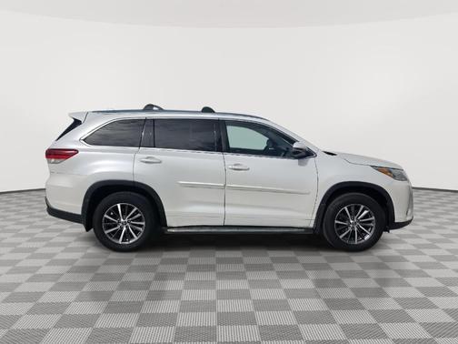 Blizzard Pearl 2017 Toyota Highlander XLE
