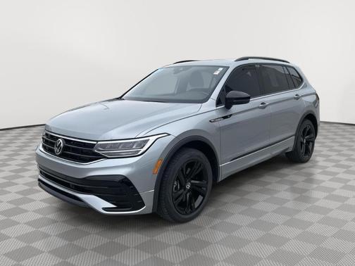 Pyrite Silver Metallic 2023 Volkswagen Tiguan 2.0T SE R-Line Black