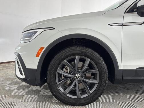 Pure White 2022 Volkswagen Tiguan 2.0T SE
