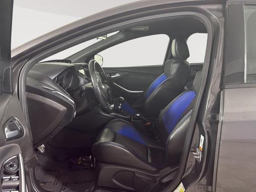 Magnetic 2015 Ford Focus ST Base