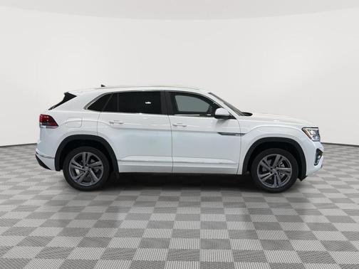Opal White Pearl Effect 2024 Volkswagen Atlas Cross Sport 2.0T SEL R-Line