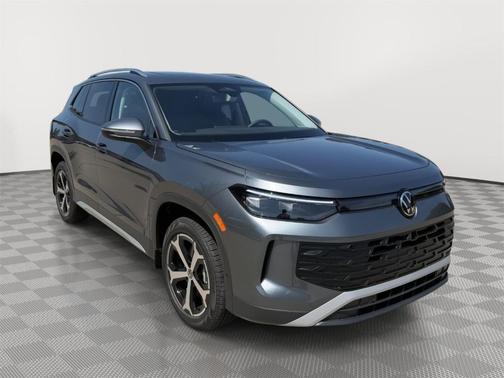 Platinum Gray Metallic 2026 Volkswagen Tiguan 2.0T SE