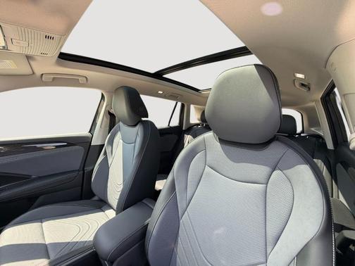 Platinum Gray Metallic 2026 Volkswagen Tiguan 2.0T SE
