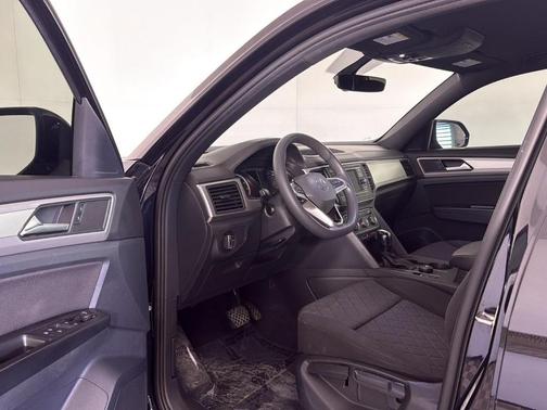 Deep Black Pearl Effect 2020 Volkswagen Atlas Cross Sport 2.0T S