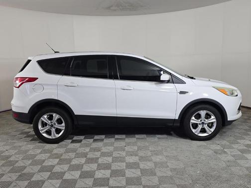 Oxford White 2015 Ford Escape SE