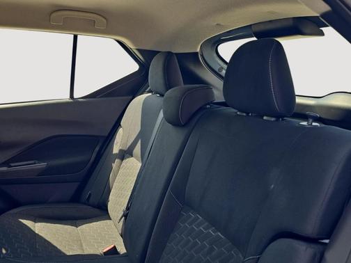 Boulder Gray Pearl 2023 Nissan Kicks SV