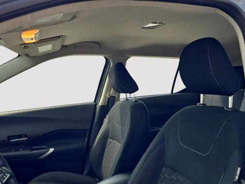 Boulder Gray Pearl 2023 Nissan Kicks SV