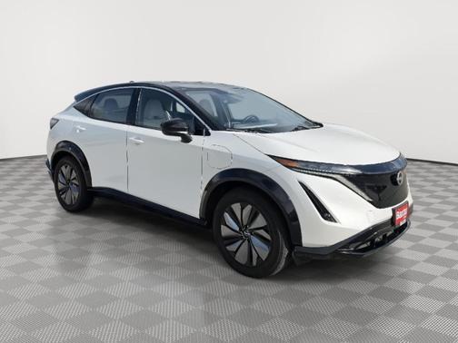 2 Tone White / Black Roof 2023 Nissan ARIYA ENGAGE