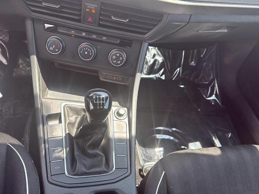 Pure White 2022 Volkswagen Jetta 1.5T Sport