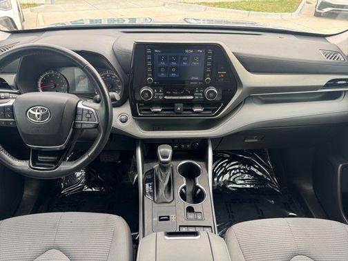 2021 Toyota Highlander LE