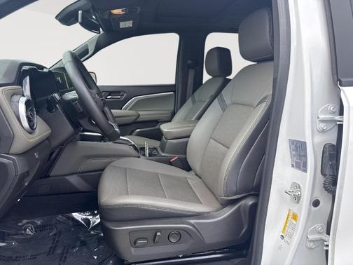 Summit White 2024 Chevrolet Colorado ZR2
