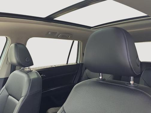 Pure White 2019 Volkswagen Atlas 3.6L SE w/Technology