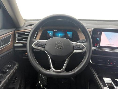 2025 Volkswagen Atlas 2.0T SE