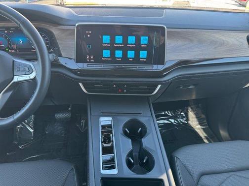 2024 Volkswagen Atlas 2.0T SE