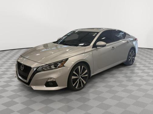 Brilliant Silver Metallic 2020 Nissan Altima 2.5 Platinum