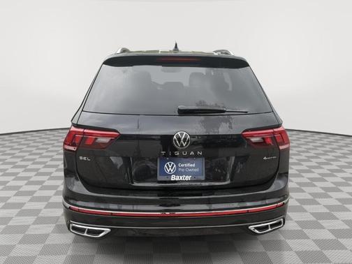 Deep Black Pearl Effect 2023 Volkswagen Tiguan 2.0T SEL R-Line