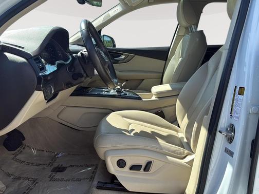 Glacier White Metallic 2019 Audi Q7 55 Premium Plus