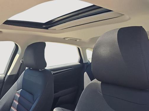 White Platinum Tri-Coat Metallic 2015 Ford Fusion SE