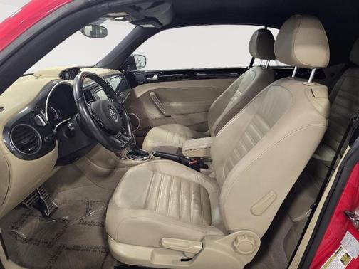 2013 Volkswagen Beetle 2.0T w/Sound/Nav