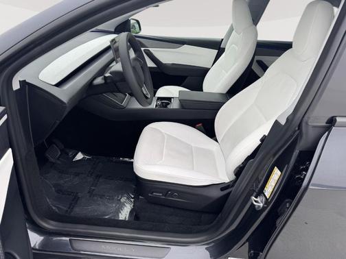 2026 Tesla Model Y PREMIUM