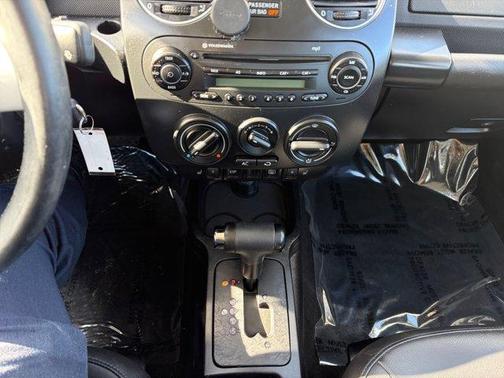 2010 Volkswagen New Beetle 