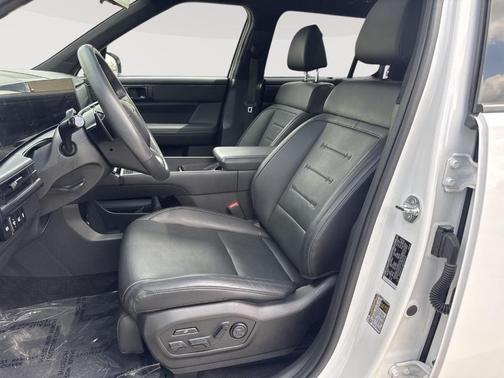 White 2025 Hyundai SANTA FE HEV Calligraphy