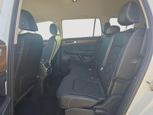 2025 Volkswagen Atlas 2.0T SE