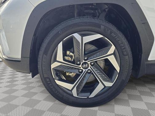 White 2023 Hyundai TUCSON SEL