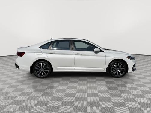 Opal White Pearl 2026 Volkswagen Jetta 1.5T SE