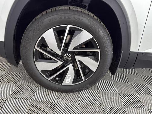 Opal White Pearl 2026 Volkswagen Atlas 2.0T SE W/TECHNOLOGY