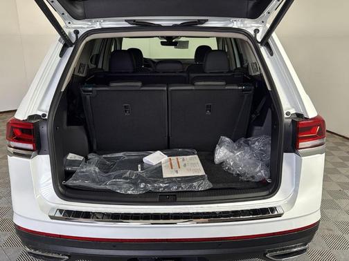 Opal White Pearl 2026 Volkswagen Atlas 2.0T SE W/TECHNOLOGY