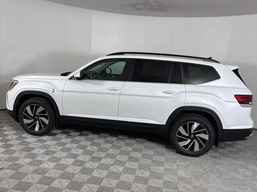 Opal White Pearl 2026 Volkswagen Atlas 2.0T SE W/TECHNOLOGY