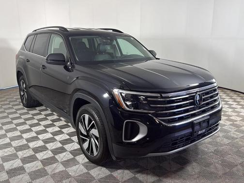 Deep Black Pearl Effect 2024 Volkswagen Atlas 2.0T SE