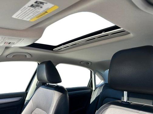 2015 Volkswagen Passat 1.8T Auto SE