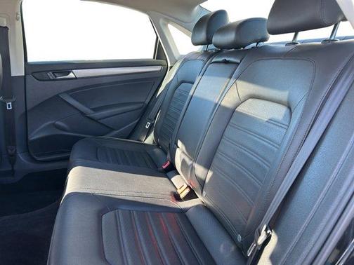 2015 Volkswagen Passat 1.8T Auto SE