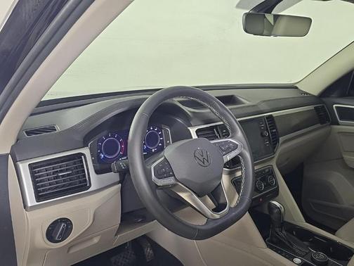 Deep Black Pearl Effect 2022 Volkswagen Atlas 2.0T SE