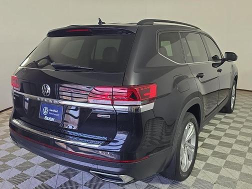 Deep Black Pearl Effect 2022 Volkswagen Atlas 2.0T SE