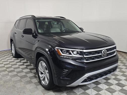 Deep Black Pearl Effect 2022 Volkswagen Atlas 2.0T SE