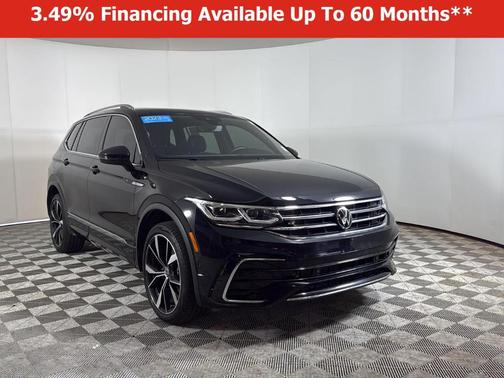 Deep Black Pearl Effect 2023 Volkswagen Tiguan 2.0T SEL R-Line