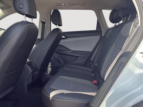 Pure White 2023 Volkswagen Taos 1.5T SE