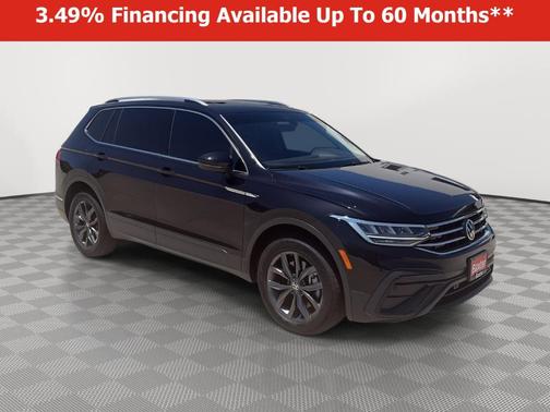 Deep Black Pearl Effect 2023 Volkswagen Tiguan 2.0T SE