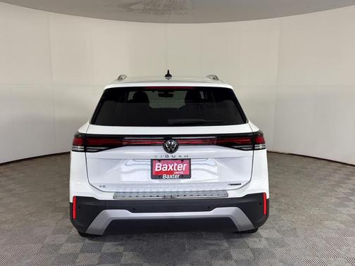 Pure White 2026 Volkswagen Tiguan 2.0T SE