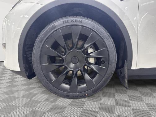 Pearl White Multi 2024 Tesla Model Y Long Range