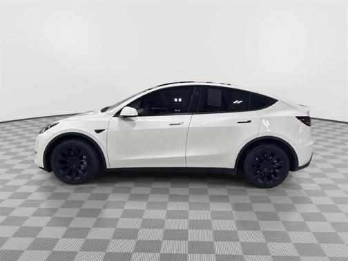 Pearl White Multi 2024 Tesla Model Y Long Range