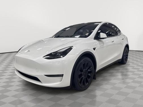 Pearl White Multi 2024 Tesla Model Y Long Range