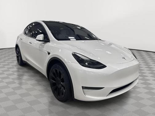 Pearl White Multi 2024 Tesla Model Y Long Range