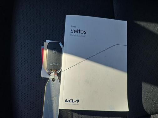 Gravity Gray 2024 Kia Seltos SX
