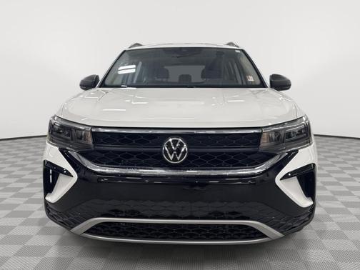 Pure White 2022 Volkswagen Taos 1.5T S