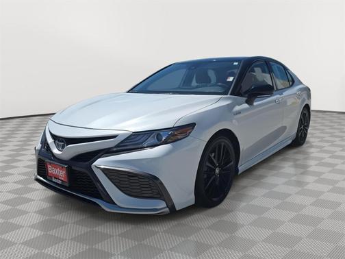 Wind Chill Pearl / Midnight Black Metallic 2021 Toyota Camry Hybrid XSE